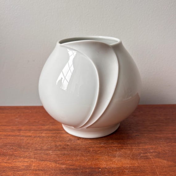 Vintage AK Kaiser Porzellan Bisque Ball Vase, West Germany, Organic Modern MCM Dekor