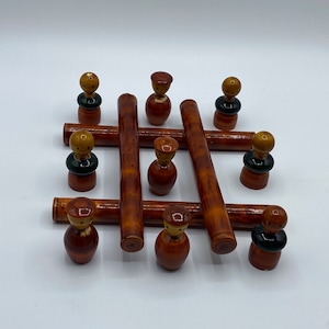 Indian Hand Crafted Wood Tic Tac Toe Game: Figural Sipa Madras