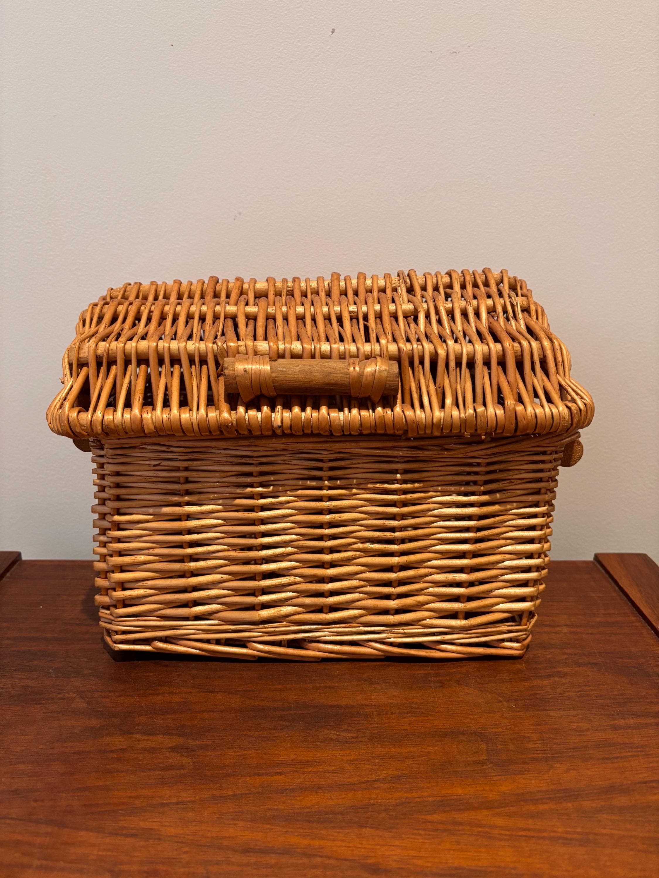 ヴィンテージ編み籐宝箱バスケット（蓋付き） - Etsy 日本