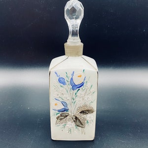 Vintage Victoriaanse Bristol glazen parfum Keulen fles met handbeschilderd bloemen emaille