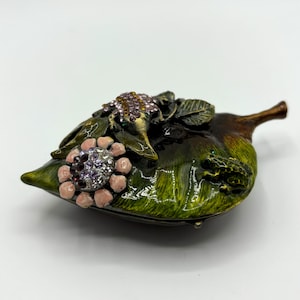 Enamel Metal Trinket Box Frogs on a Bramble Leaf with Pink Purple Crystals Gems