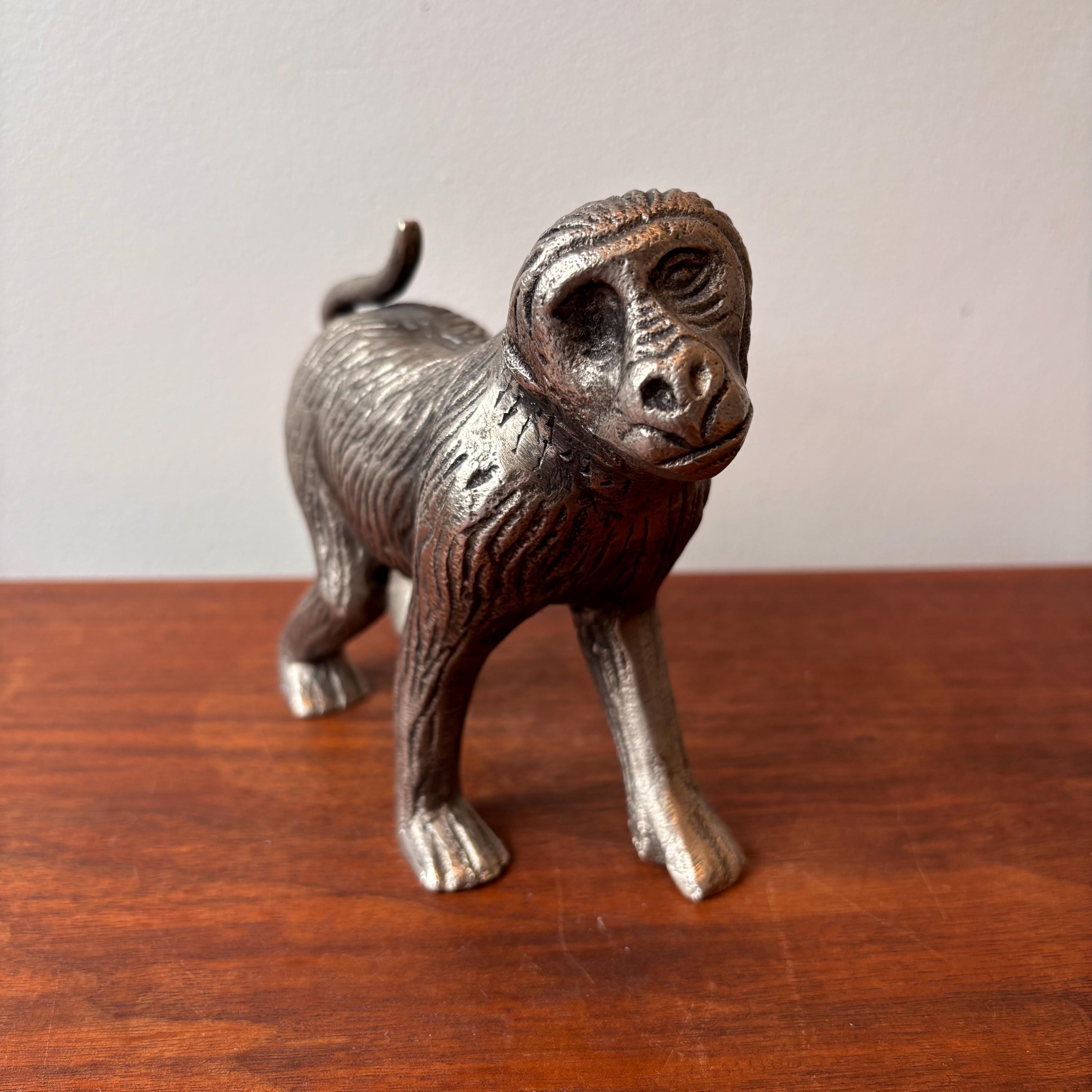 鋳鉄製の徘徊する猿の置物：現代的な棚飾り（5.75インチ） - Etsy 日本