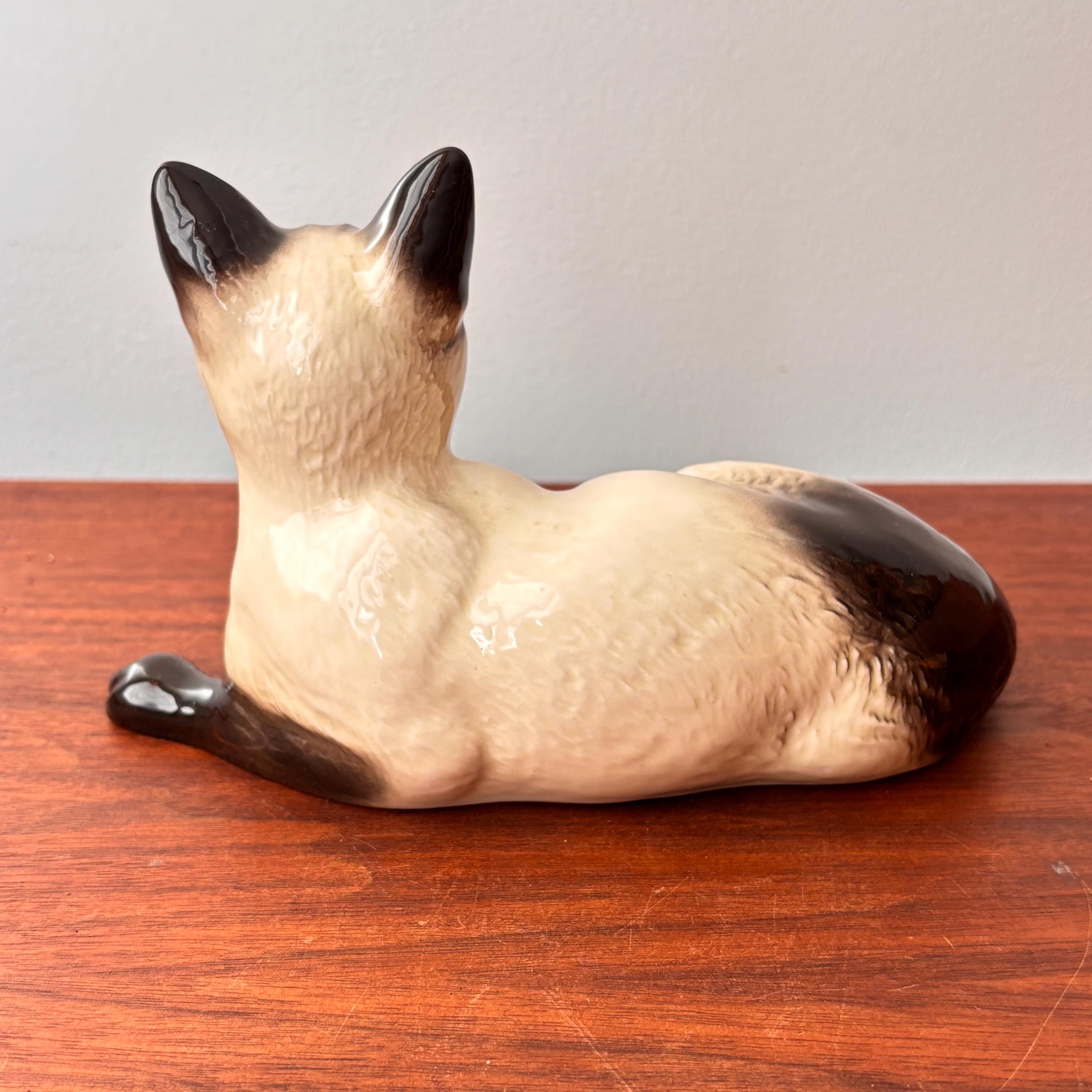 Vintage Beswick England Siamese Cat Figurine # 1559, Handpainted