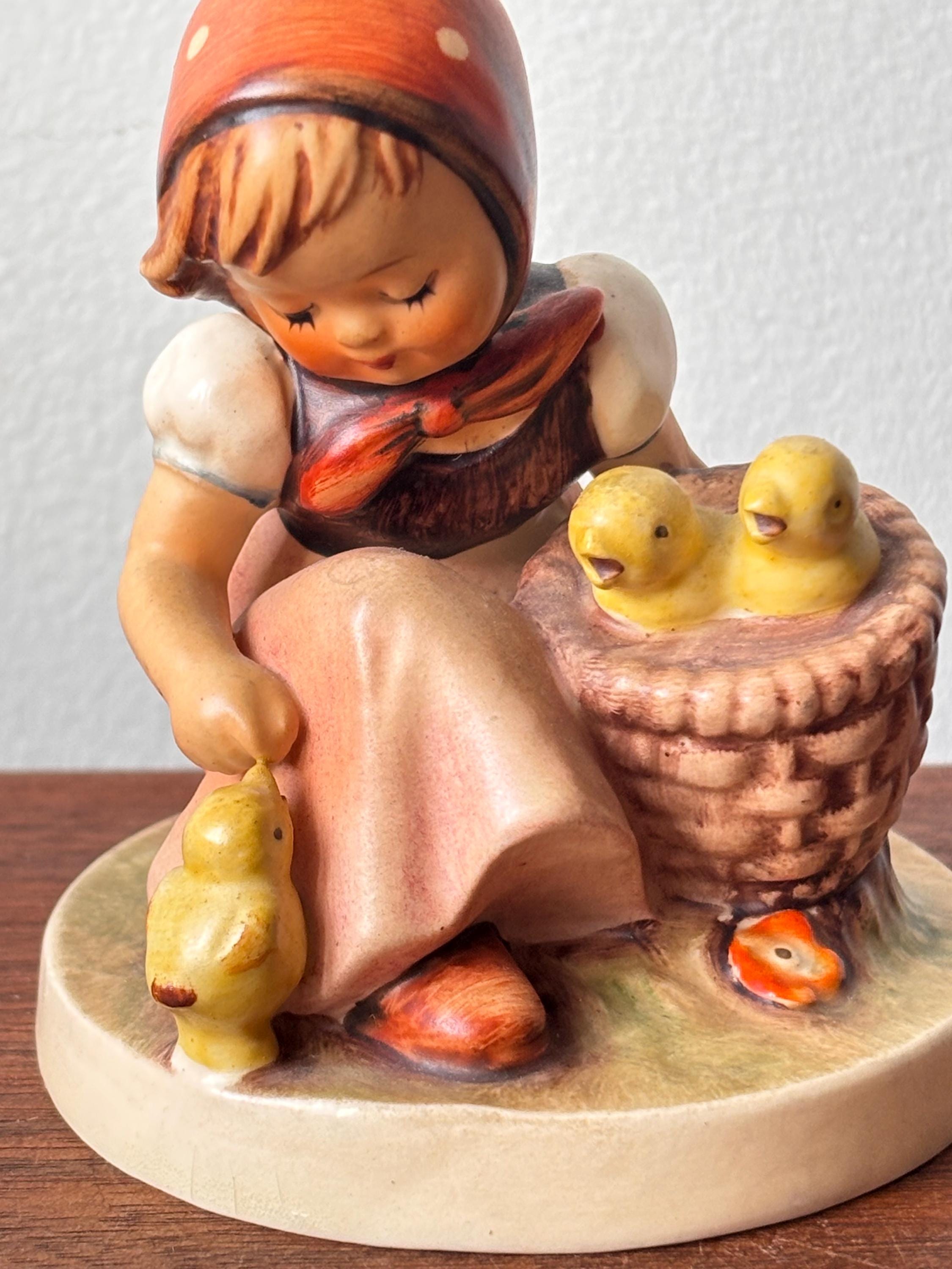 ドイツ90年代ビンテージゲーベル社Nina 手描きの瞳が美しい可愛らしい天使姉妹 ヴィンテージ MI ジオベル「小さなひよこ少女」#57、西ドイツの