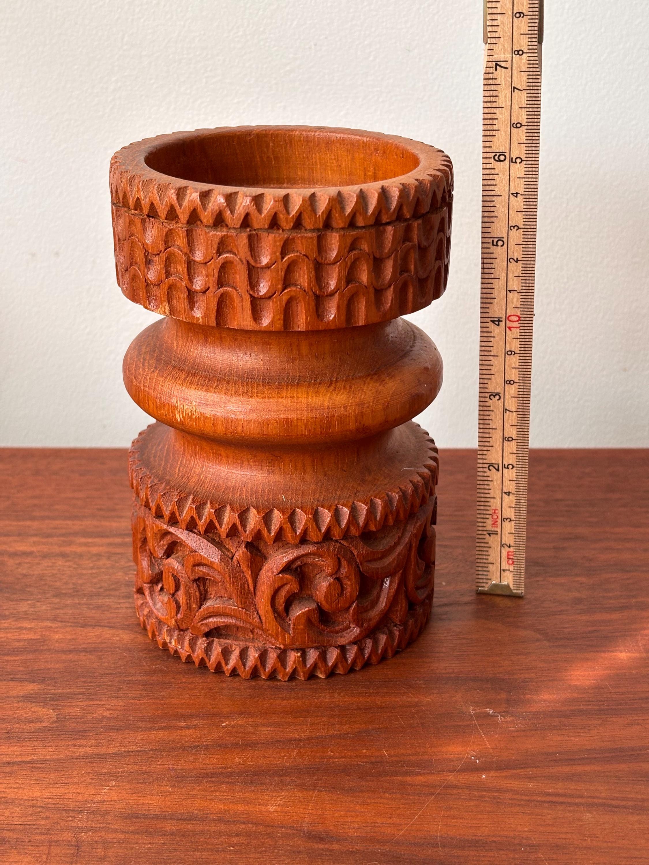 ヴィンテージMCM彫刻チーク材キャンドルホルダー：木製テーブル 