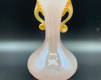 Silvestri Arte Muranoglas Italië handgeblazen roze iriserend met gouden handvat kunstvaas