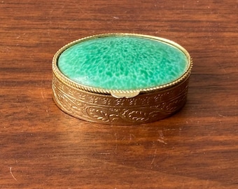 Portapillole ovale vintage italiano in finta giada verde.