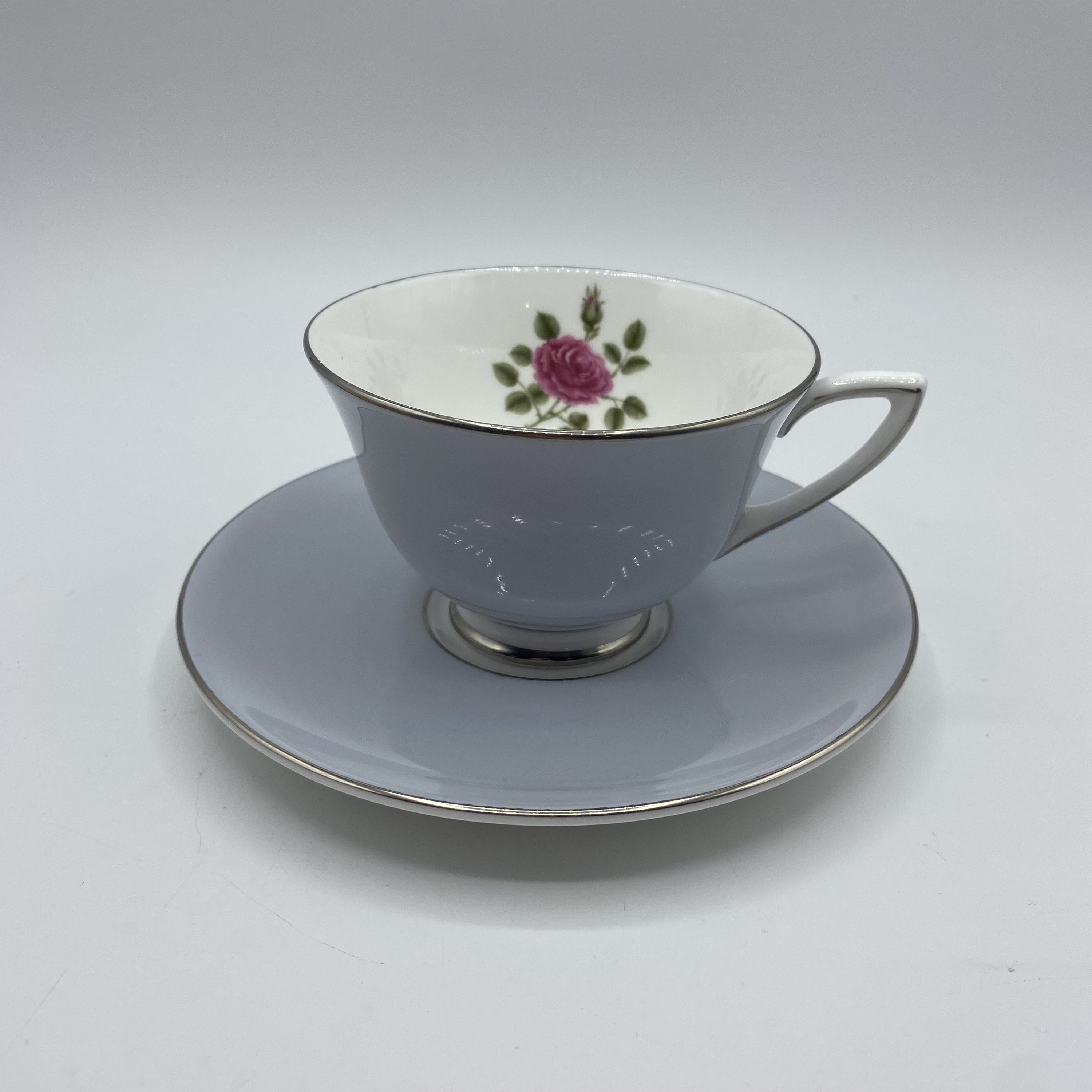 ロイヤルドルトン 手描きキャビネットプレート「ローズ」 C.ハートのサイン入り ロイヤルドルトン 手描きキャビネットプレート「ローズ」 C.ハートの