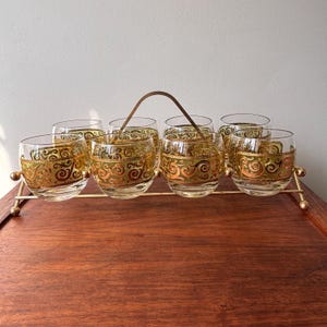 Mid Century Culver Green and Gold Scroll Roly Poly Glasses in Brass Tone Metal Caddy, Culver Green and Gold Barware Set of 8