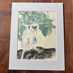 Acquerello originale d'epoca di cercopiteco bianco con cucciolo su un albero, acquerello di fauna selvatica, firmato dall'artista Nancy McLean