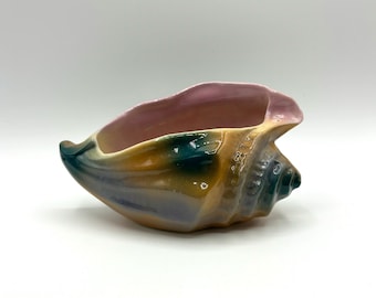 Vintage VS aardewerk schelp conch plantenbak blauwe en roze tinten, MCM schelpvorm plantenbak, decor nautisch strand