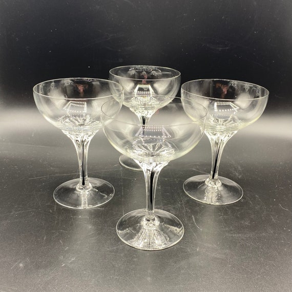 Black crystal 2024 champagne glasses