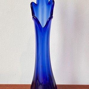 Vintage Cobalt Blue Glass Swung Vase MCM Blue Sculptural Five Finger Art Glass Vase Retro Projection Glass Vase Decor 11-3/4”