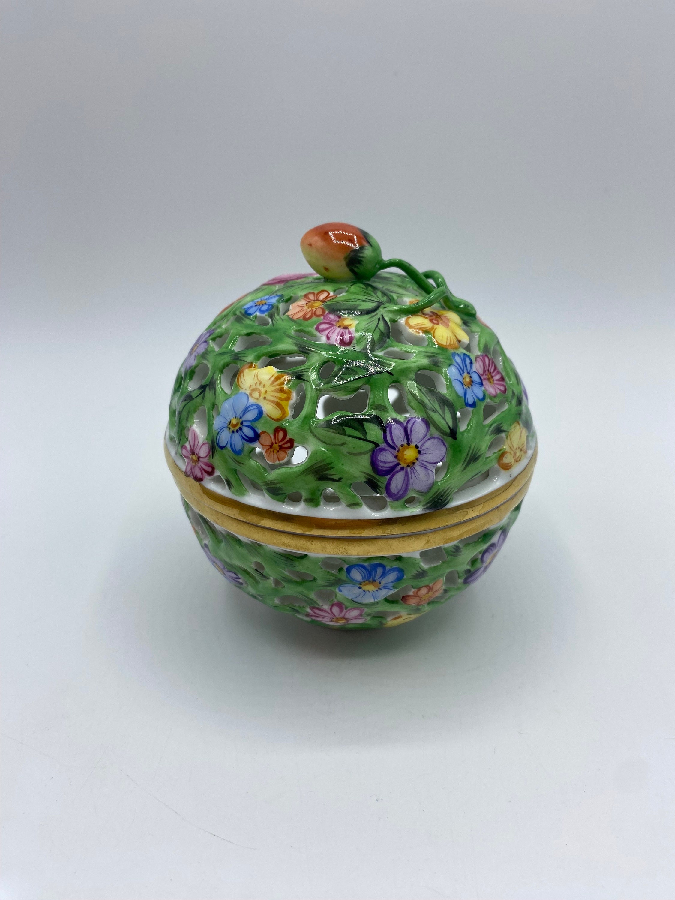 Vintage Herend Hungary Porcelain Trinket Box: Handpainted Floral