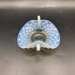 Vintage weiße opaleszierende Hobnail-Glasschale mit Griffen, 10,2 cm