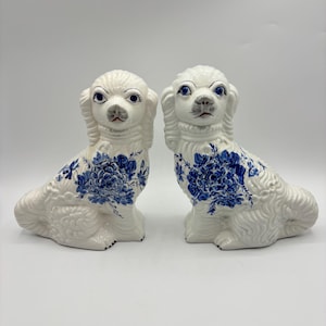 Antique English Staffordshire Style White Mantle Dogs with Blue Florals 7.75”, King Charles Spaniels Mantle Dogs White & Blue Italy Set of 2