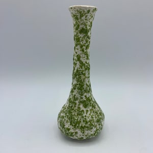 Vintage MCM groen en wit getextureerde lavaglazuur aardewerk Bud vaas