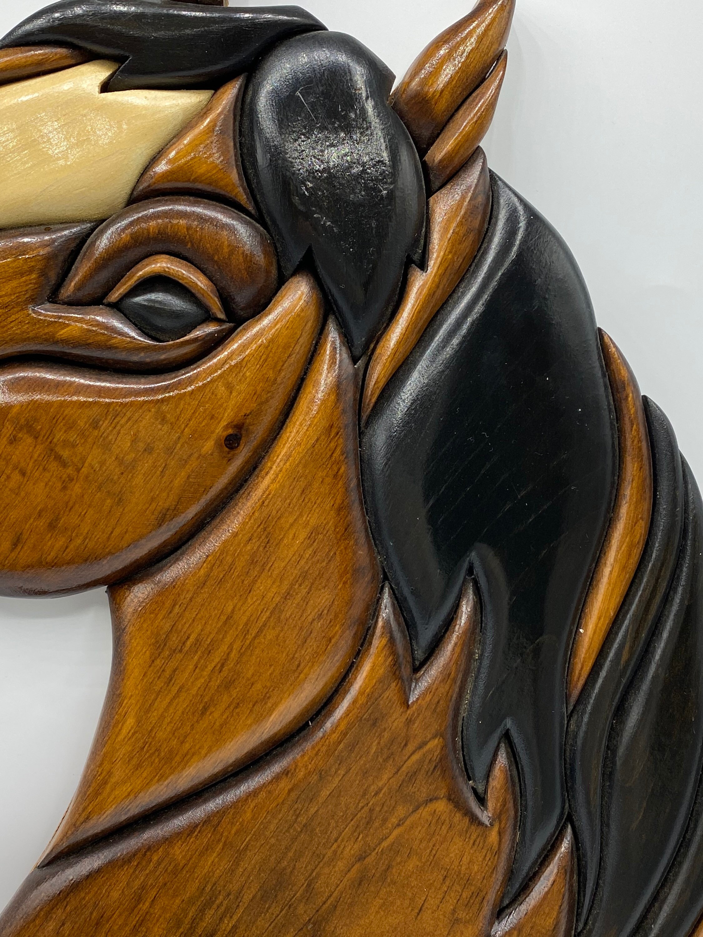 Plaque Murale Intarsia Bois - Sculpture Cheval & Chasseur - Décoration Faite Main
