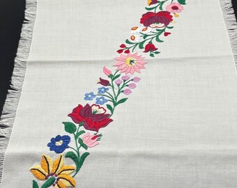 ヴィンテージ カロチャ ハンガリー花刺繍テーブルランナー (27インチ
