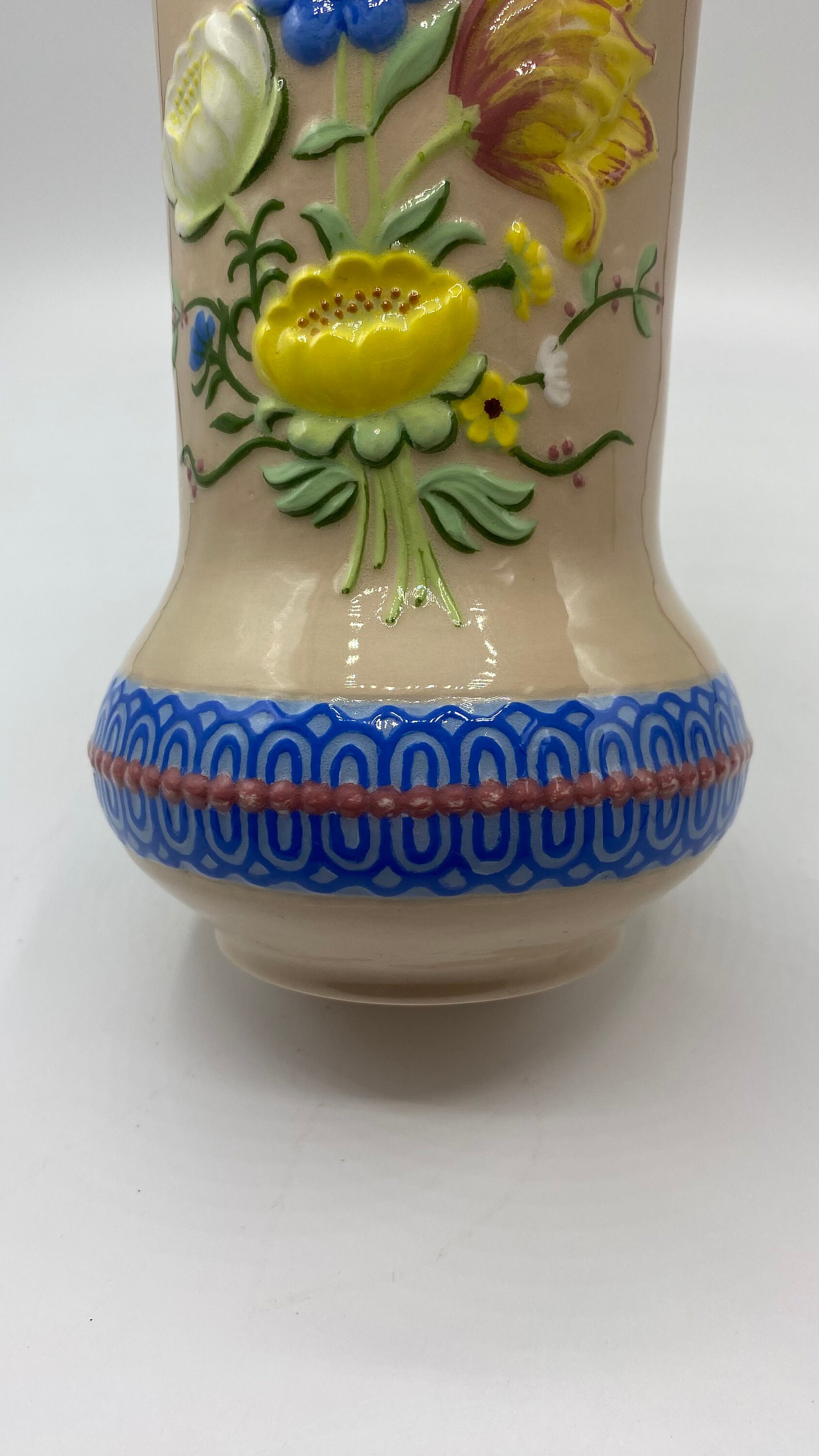 ヴィンテージの手描き陶器の花瓶：アート＆クラフトのワイルドフラワー