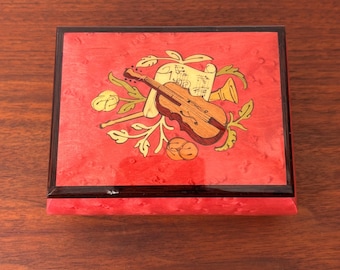 Joyero vintage de madera con incrustaciones: diseño de violín y partituras