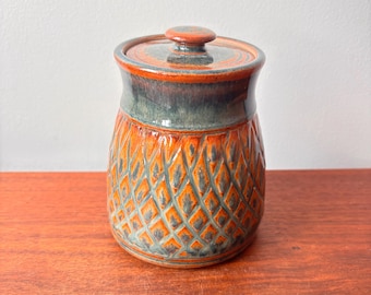 ろくろ成形の陶器蓋付き瓶：縞模様の白土、オレンジ、青、茶色 - Etsy 日本