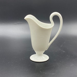 Vintage TV Limoges France Porzellan großer Milchkännchen mit Ausguss von Tressemann Vogt, MCM Porzellan-Milchkännchen mit Fuß