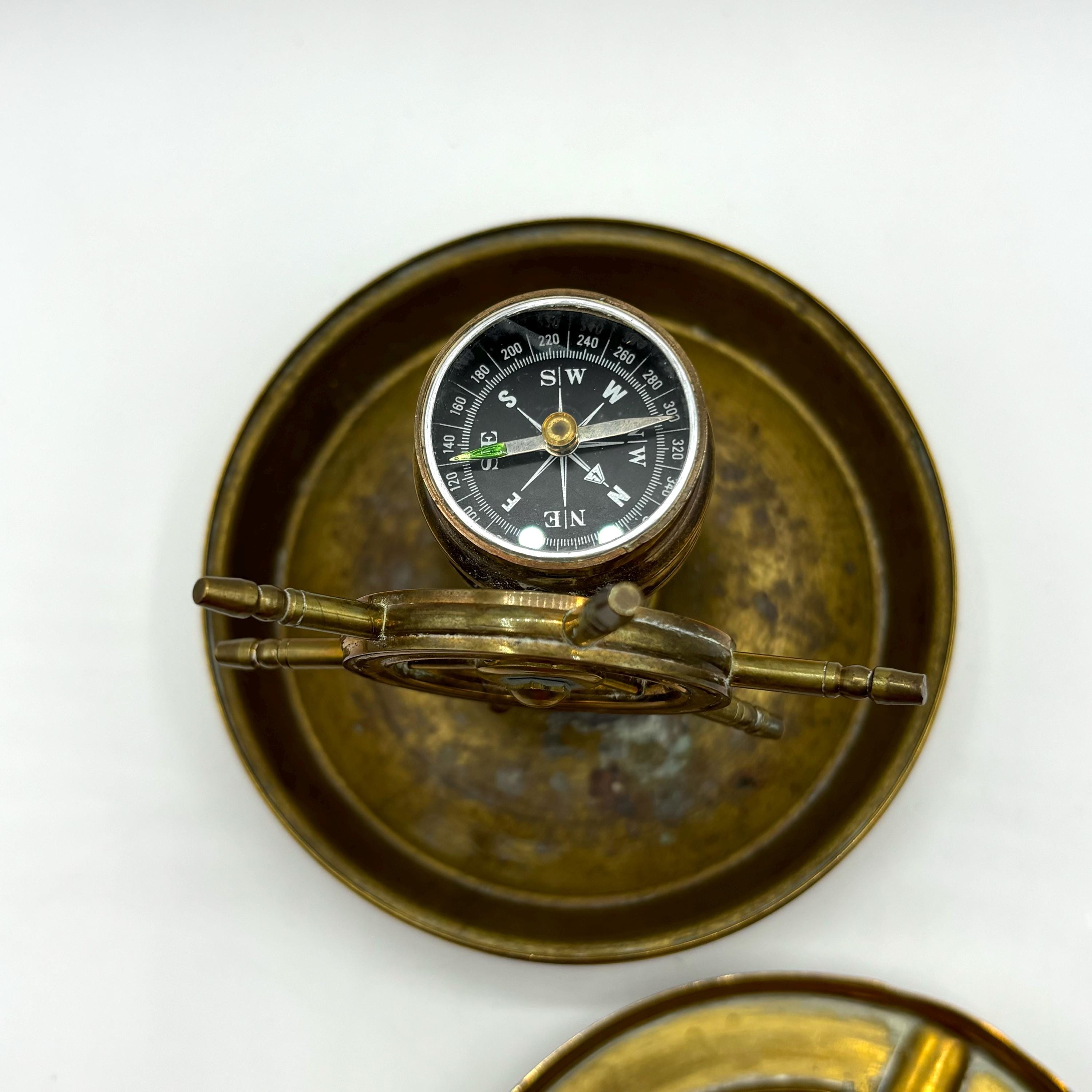 ヴィンテージ ノーティカル 真鍮 船の舵輪 灰皿：船長の小物入れ