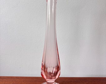 Vintage MCM roze gedraaide glazen knopvaas, helder kunstglas, 8,5"