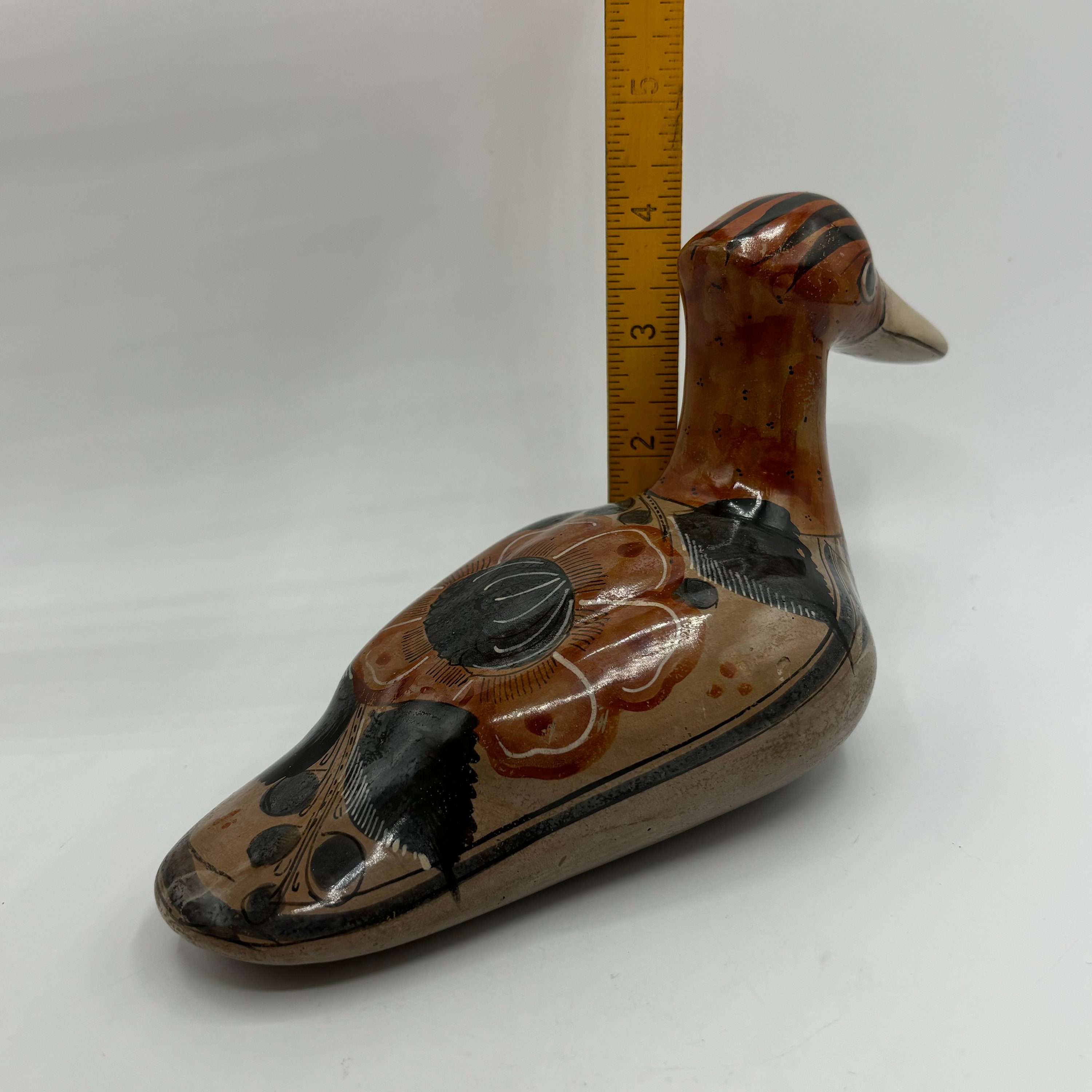 ヴィンテージの磨き仕上げのトナラ産メキシコ民芸陶器製アヒルの置物
