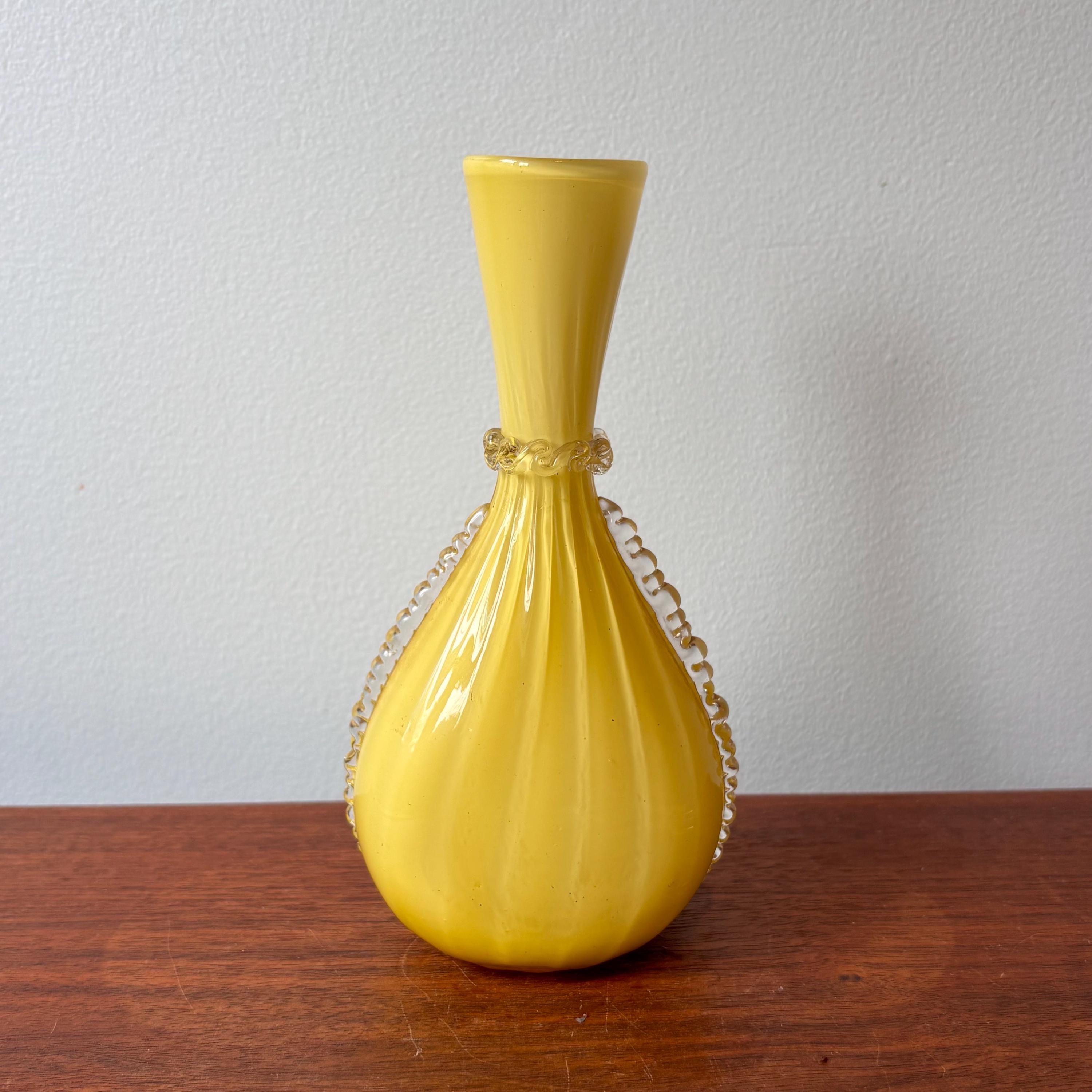 Vase Décoratif En Céramique Jaune Art Déco - Hauteur 26 Cm, Motif Floral, Forme Ovale - Neuf Sous Emballage, Sans Marque