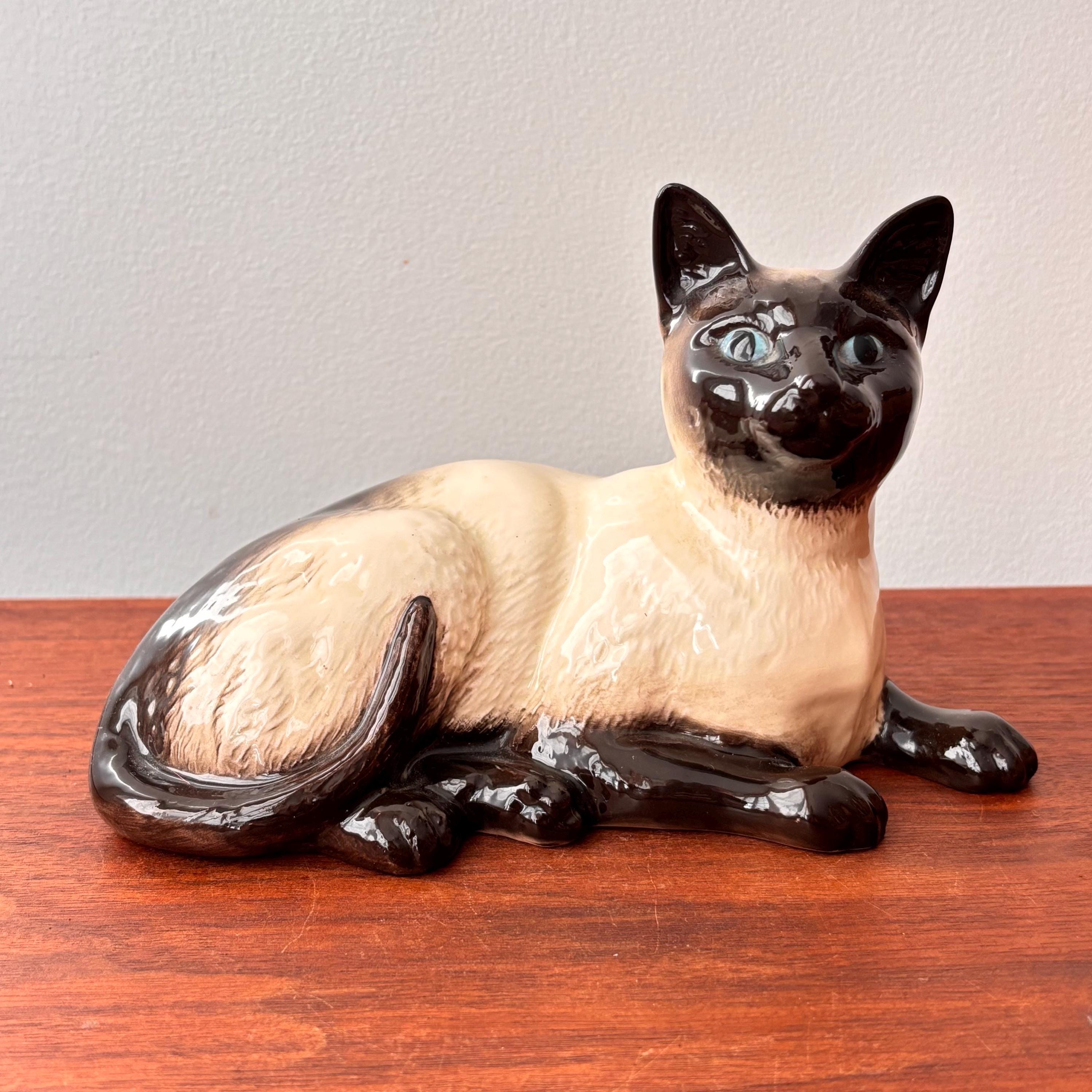 Vintage Beswick England Siamese Cat Figurine # 1559, Handpainted
