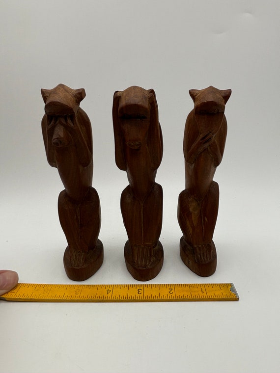 ヴィンテージフォークアートの木彫りの猿の置物：聞かず見ず言わず