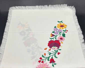 Hungarian Embroidery - Kalocsai in a Heart Shape - Kalocsai Minta