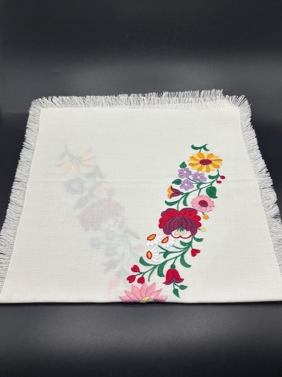 ヴィンテージ カロチャ ハンガリー花刺繍テーブルランナー (27インチ