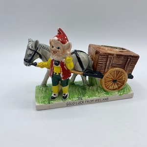 Vintage "Goodluck from Ireland" Elf Hobbit met Donkey en Cart Planter Money Catch
