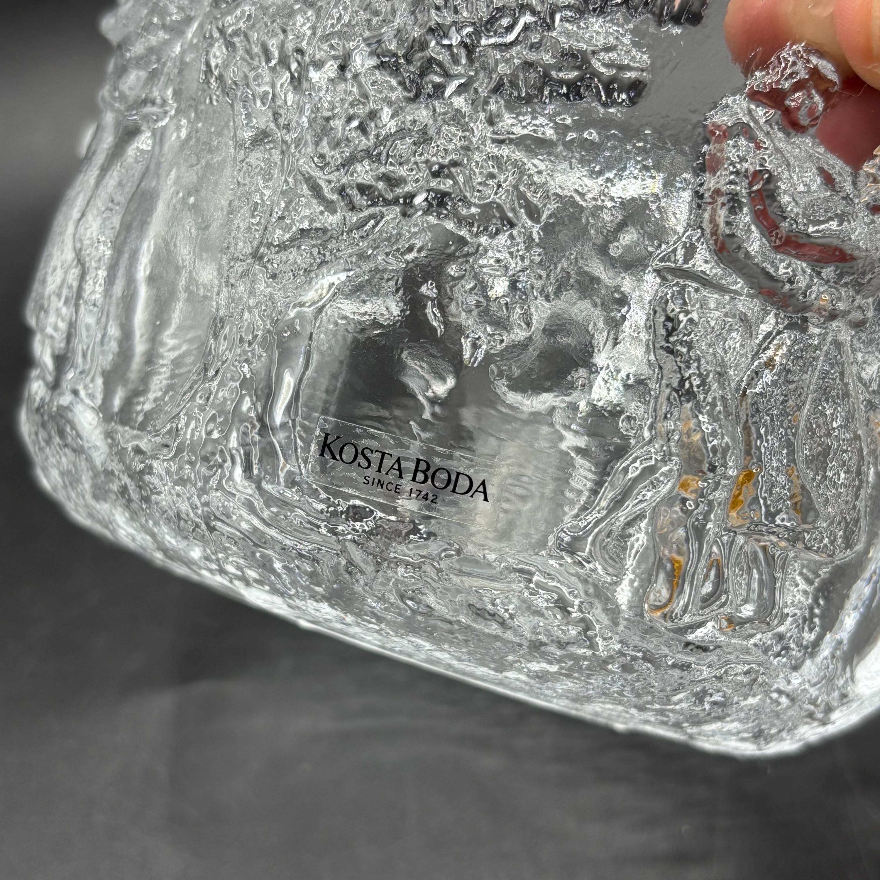 スウェーデンのコスタ・ボダ・クリスタルボウル：ラプソディデザイン