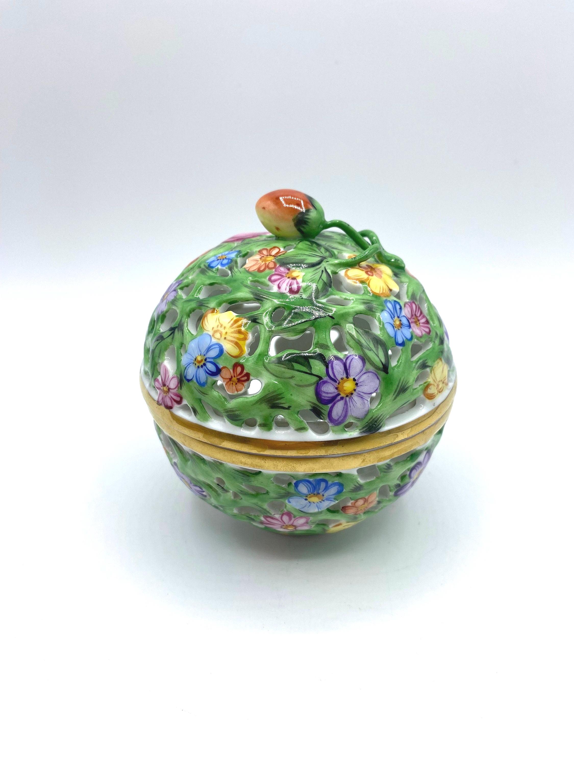 Vintage Herend Hungary Porcelain Trinket Box: Handpainted Floral