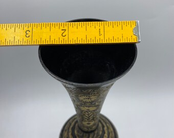 ヴィンテージ風エッチング加工の真鍮製花瓶：磨き上げられた黒のインド