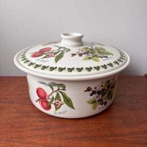 Vintage Portmeirion Pomona Runde bedeckte Auflaufform 8,5 &quot;Fruchtmotiv