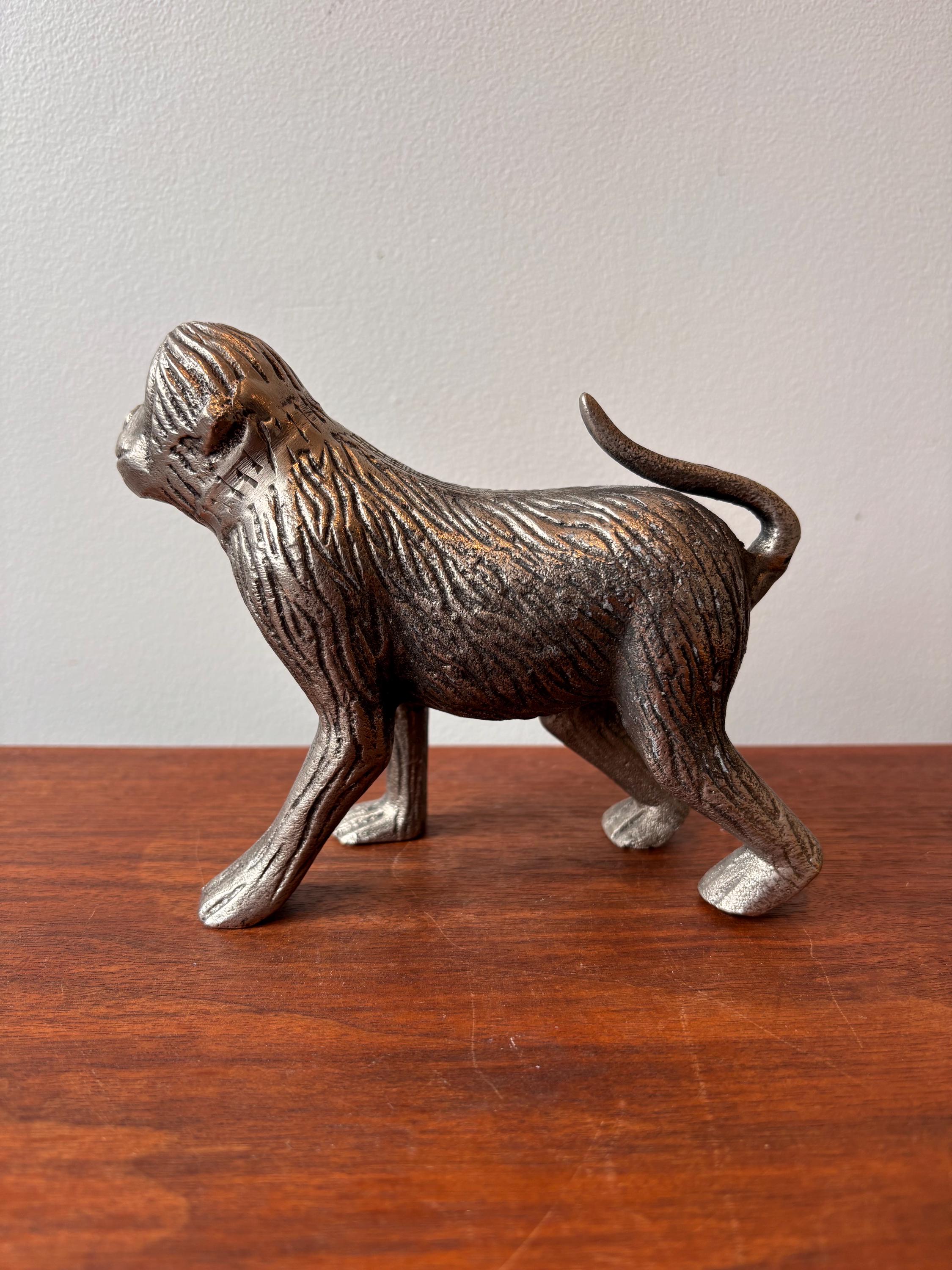 鋳鉄製の徘徊する猿の置物：現代的な棚飾り（5.75インチ） - Etsy 日本