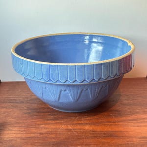 Rara ciotola in gres blu pervinca di Uhl Pottery: design a staccionata degli anni '30