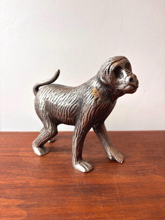 鋳鉄製の徘徊する猿の置物：現代的な棚飾り（5.75インチ） - Etsy 日本