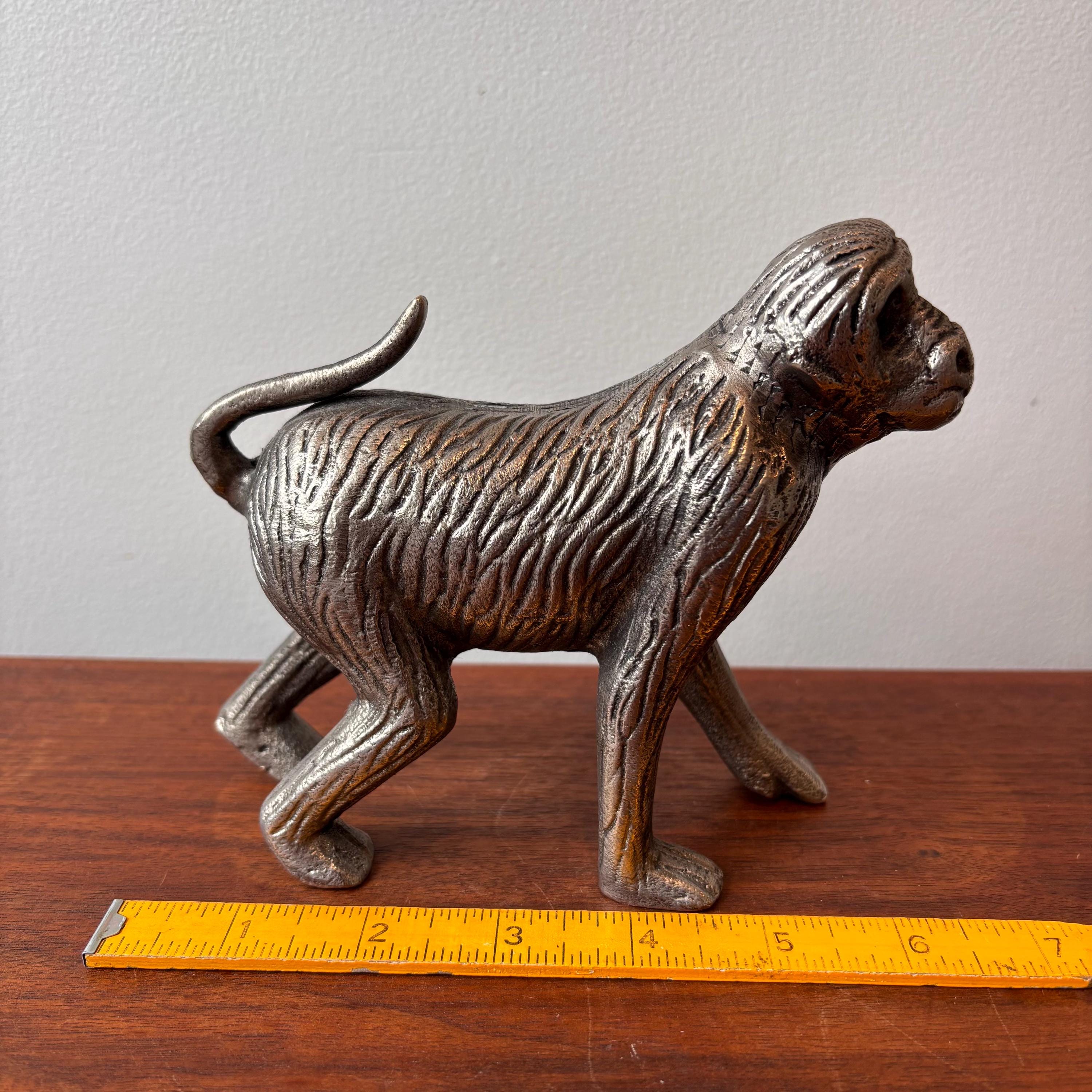鋳鉄製の徘徊する猿の置物：現代的な棚飾り（5.75インチ） - Etsy 日本