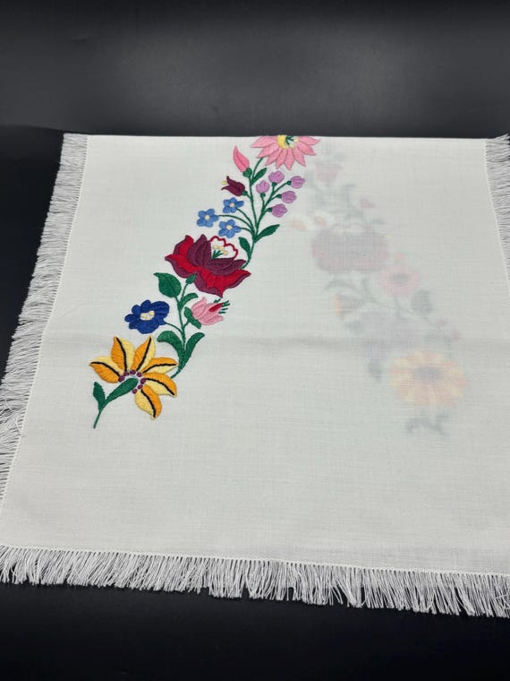 ヴィンテージ　ヨーロッパ　　カロチャ刺繍　テーブルランナー ヴィンテージ カロチャ ハンガリー花刺繍テーブルランナー (27インチ