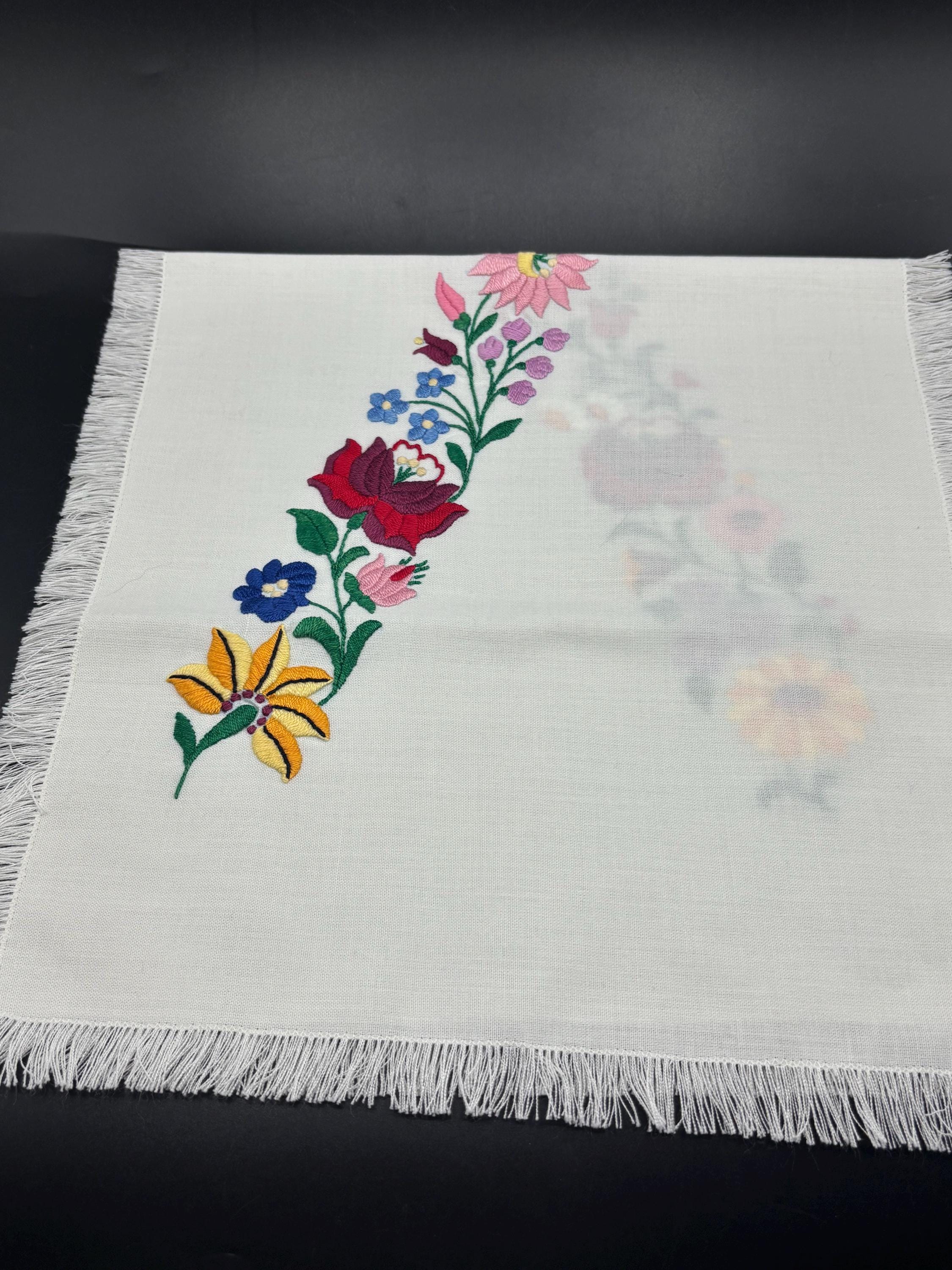 新品 ハンガリー カロチャ刺繍 テーブルクロス 伝統工芸品 テーブルランナー 新品 ハンガリー カロチャ刺繍 テーブルクロス 伝統工芸品 テーブル