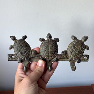 Gjutjärnsnyckelkrok i sköldpadda, rustik brun metalldekor, 20 cm