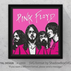 Puede incluir: Una impresión artística enmarcada con la banda Pink Floyd. La obra de arte tiene un fondo rosa con el nombre de la banda en escritura blanca. Los miembros de la banda están representados en una ilustración en blanco y negro. El marco es negro.