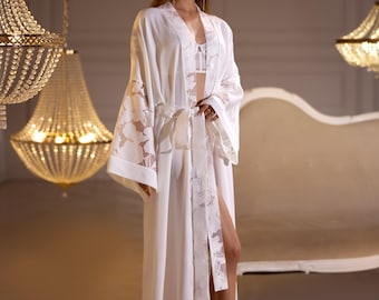 Floraler Spitzen-Brautkleid aus Satin - Elegantes Hochzeits-Beginn-Outfit