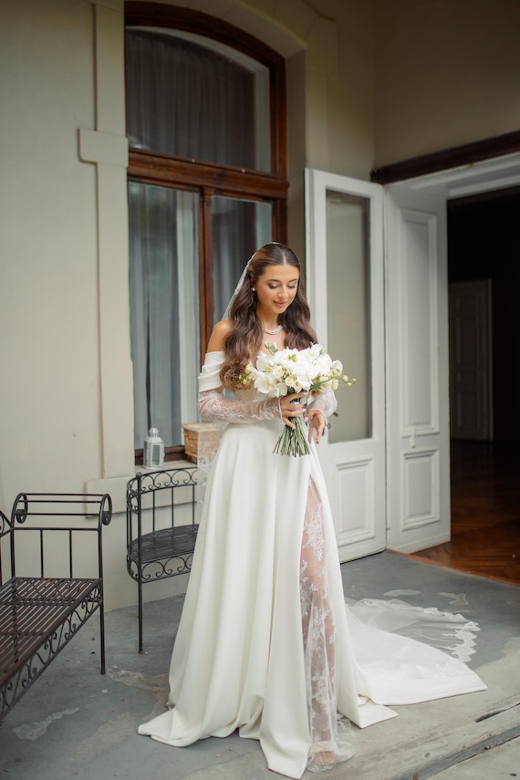 Vestido de novia de corte A con hombros descubiertos, mangas de